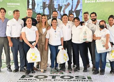 Gallardo realiza la primera entrega de mil 500 becas alimentarias para trabajadores de SLP