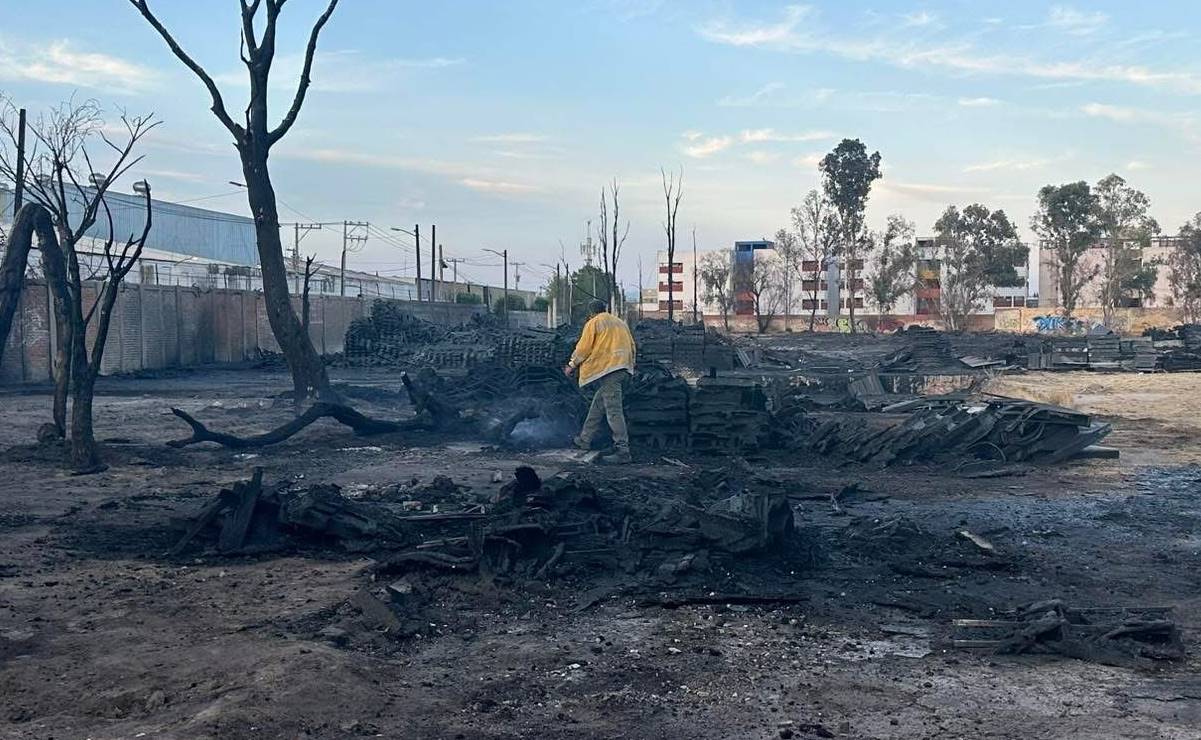 Se reactiva incendio en tarimera de Soledad a horas de ser sofocado por bomberos