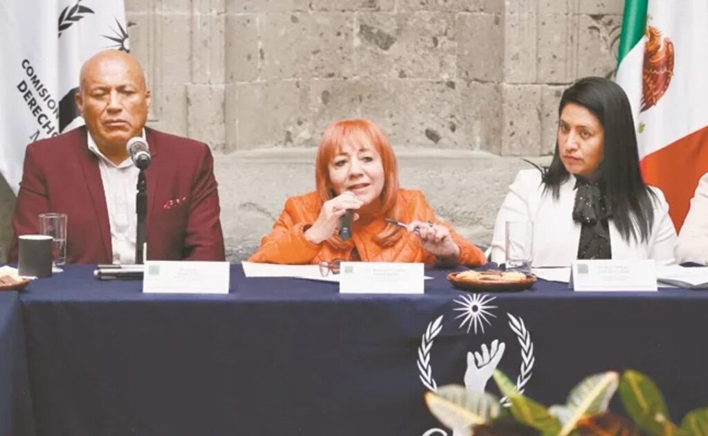 Tras 70 días fungiendo como presidenta de la Comisión Nacional de los Derechos Humanos, Rosario Piedra Ibarra (centro) es señalada por diversos senadores por su actitud poco propositiva y “ausente” en temas del organismo. Foto: ARCHIVO EL UNIVERSAL