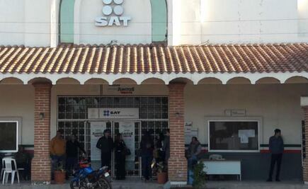 Trabajadores de confianza del SAT en Oaxaca protestan por despidos masivos