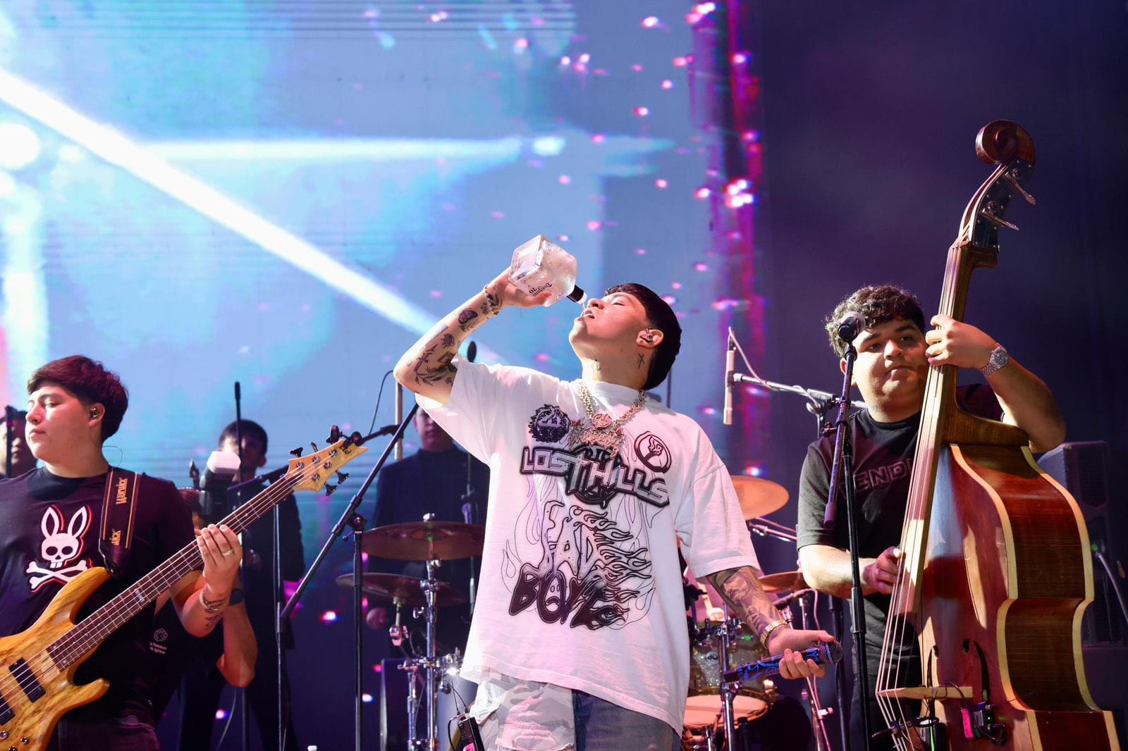 Entre de drones, pirotecnia y corridos tumbados de Junior H arranca la Fenapo 2024