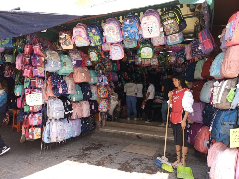 Los precios en las mochilas van de los 150 a los 600 pesos
