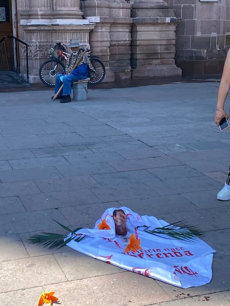 La cabeza de chivo contenía una leyenda en letras rojas