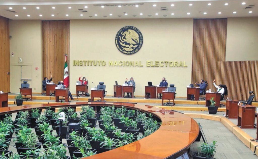 El INE ordena a partidos que postulen a por lo menos 7 mujeres como candidatas a gobernadoras. Foto: ARCHIVO EL UNIVERSAL