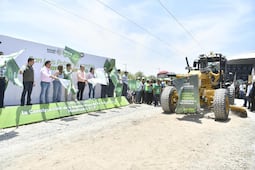 Festeja Ricardo Gallardo a niños de Matehuala e inicia pavimentación de avenida principal 