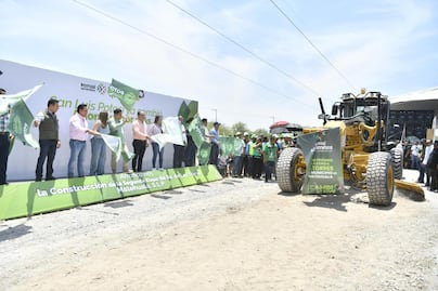 Festeja Ricardo Gallardo a niños de Matehuala e inicia pavimentación de avenida principal 