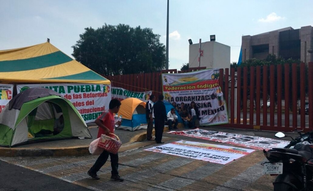 Por plantón, diputados suspenden sesión de hoy