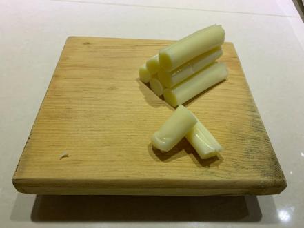 Receta. Prepara dedos de queso y salsa de jitomate para acompañarlos