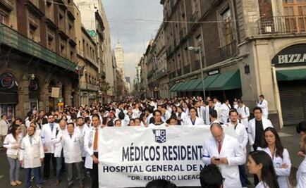 López Obrador instruye que se pague adeudos a médicos residentes