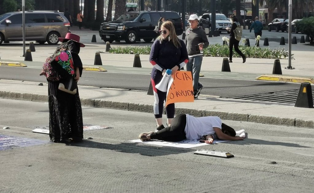 Mujeres de San Luis Potosí bloquean carril de Reforma