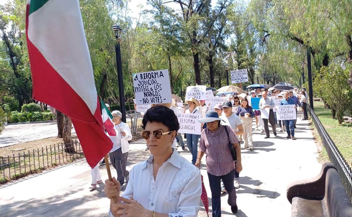 “Antieleccionistas” realizan movilización de protesta en San Luis Potosí