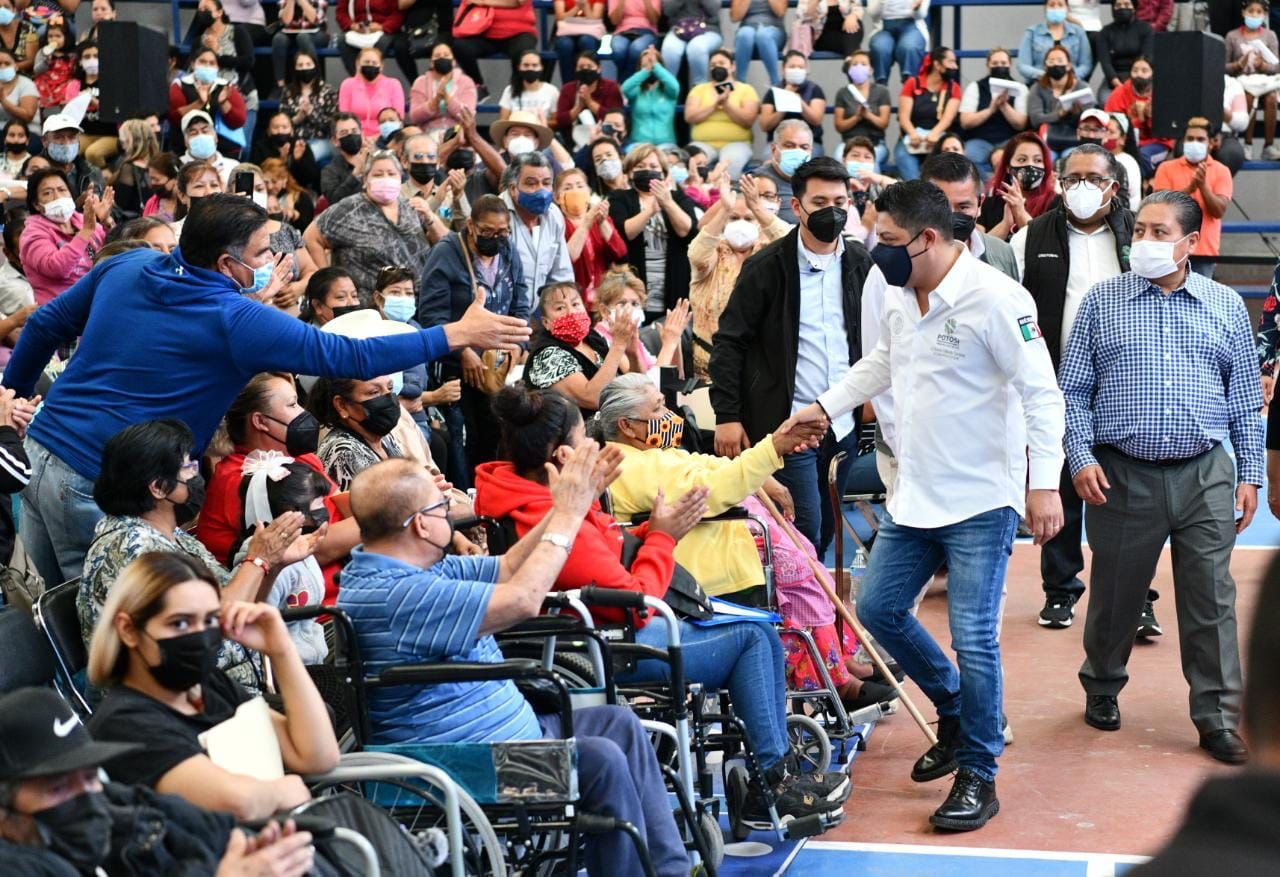 Cada año aumentarán 200 mdp a programa de becas y apoyos en SLP, destaca Gallardo