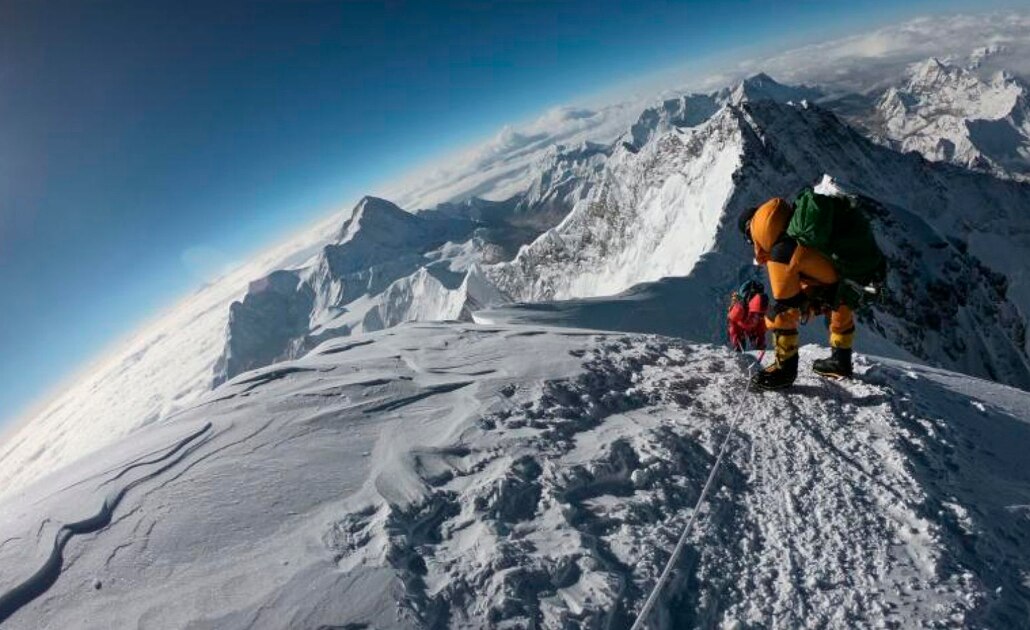 Suman 10 alpinistas muertos en el Everest