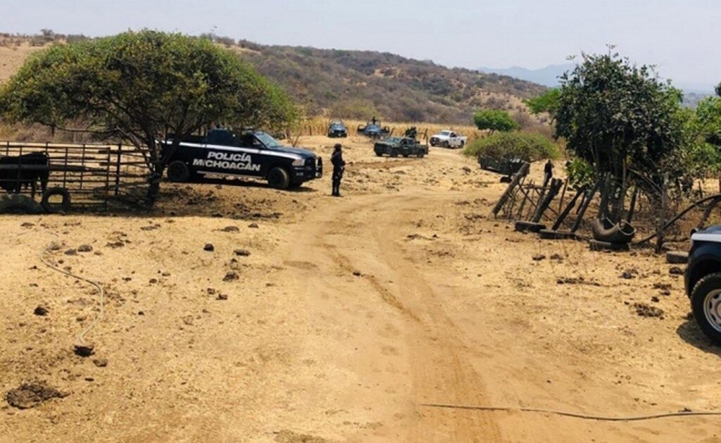 Por crimen organizado, dos comunidades se convierten en pueblos fantasmas en Michoacán