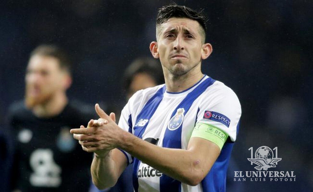 Reuters. El Mexicano Diego Reyes durante un juego de la Champions League ante el Liverpool
