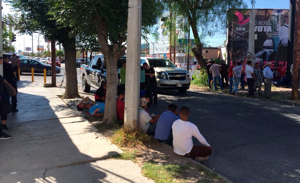 Taxistas mantienen bloqueo en Himalaya