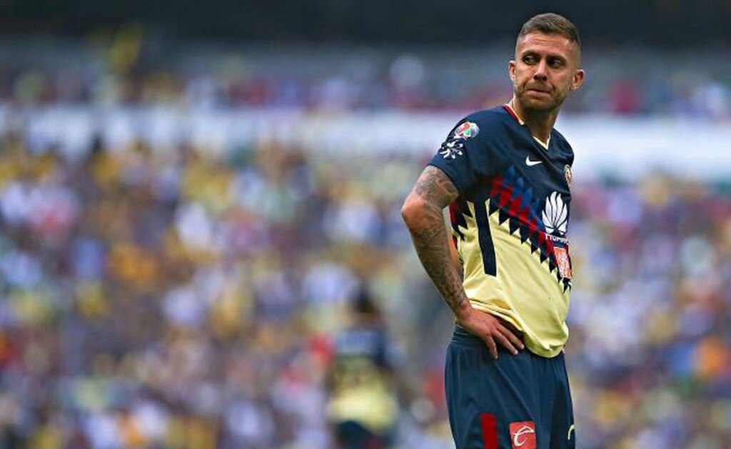 A Ménez no le gusta convivir en el América