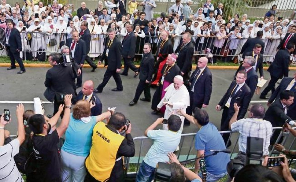 “Recen por mí”, pide Francisco en Perú