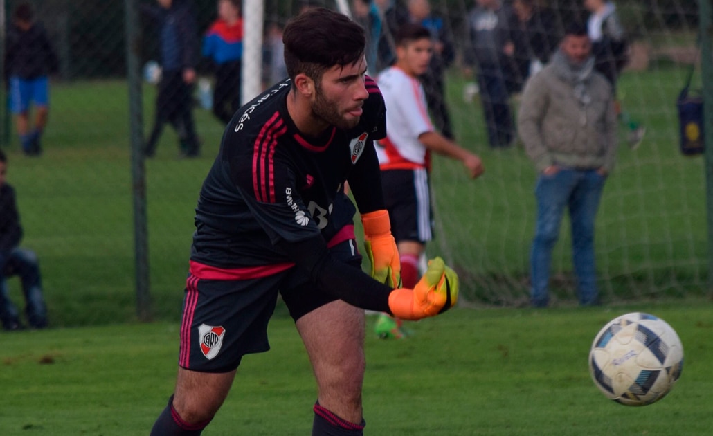 Exportero de River Plate busca trabajo en Twitter