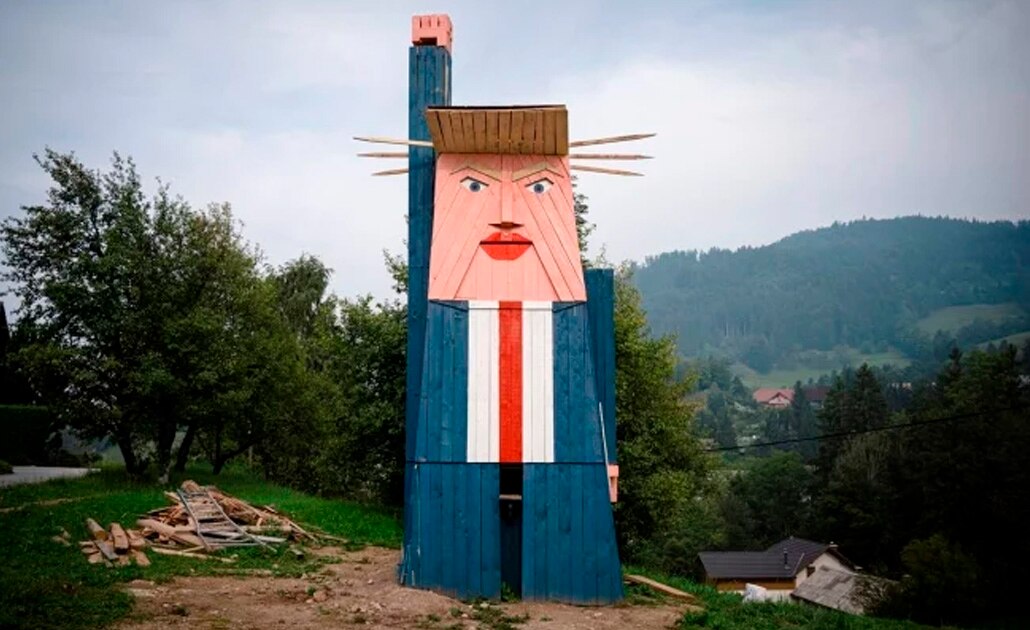 Queman estatua de Donald Trump en Eslovenia
