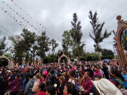 "Mejor me hubiera muerto yo", habitantes de Villa de Reyes dan el último adiós a Erika Briones