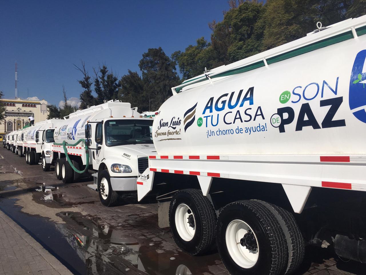 Entrega Ayuntamiento de SLP 28 pipas para suministro de agua