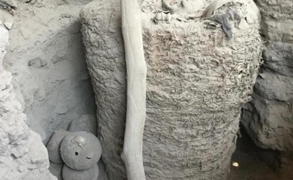 Descubren una momia de mil años de antigüedad en Perú