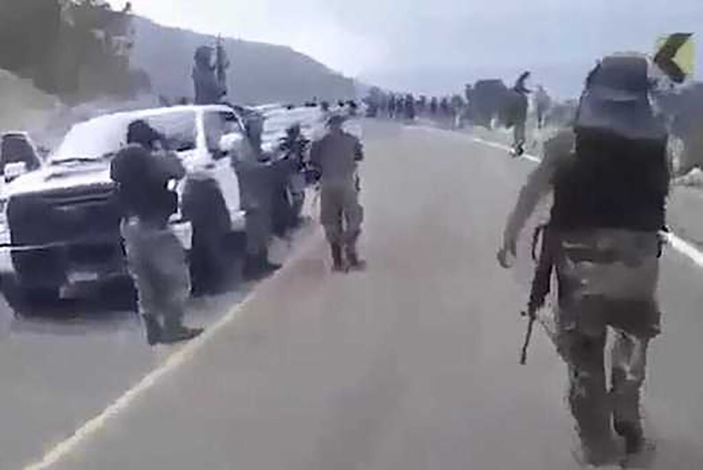 En un video difundido en redes sociales se observa a supuestos miembros del CJNG. (FOTO: captura de video)