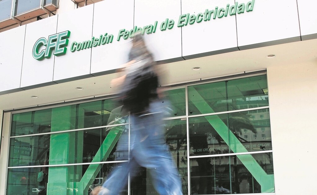 Fitch también baja calificaciones a CFE