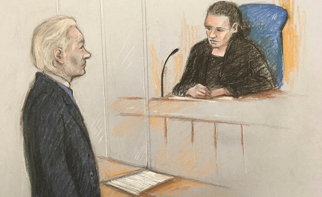 “No puedo pensar correctamente”; Assange comparece ante justicia británica