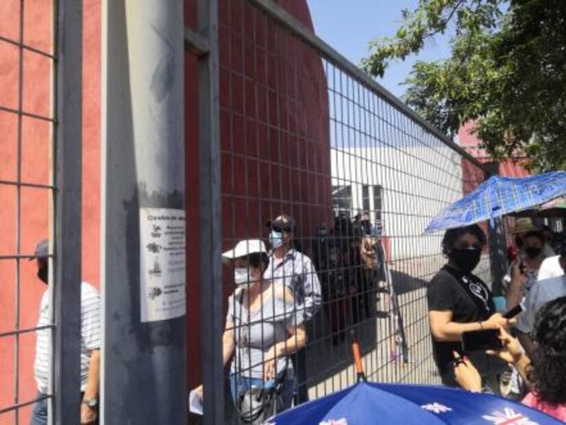 La esperanza es más fuerte que los rayos de sol; así se vive vacunación en capital de SLP