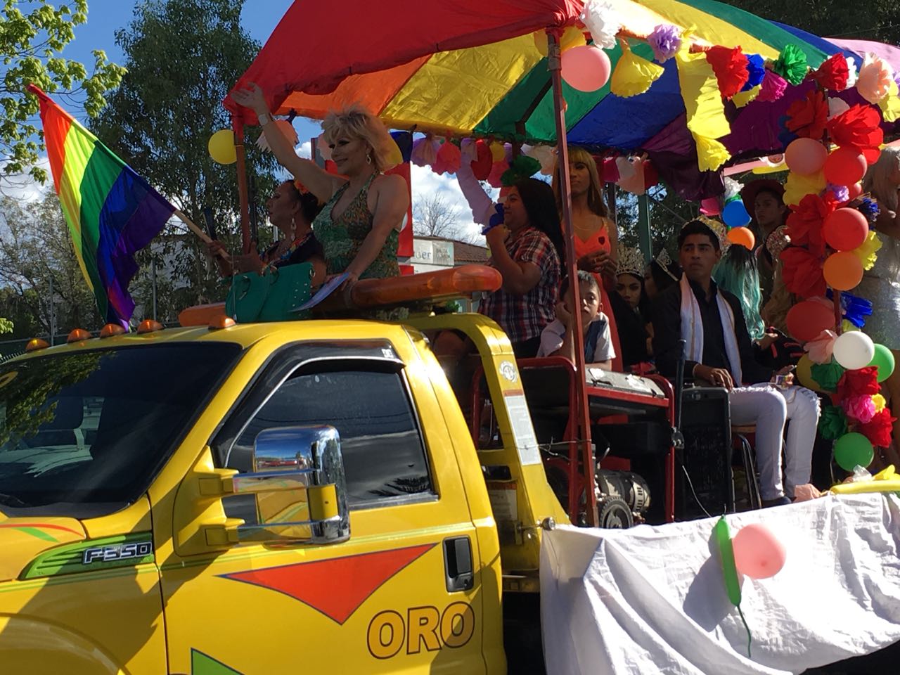 Comunidad LGBTTTI realiza séptima marcha del orgullo gay en SLP