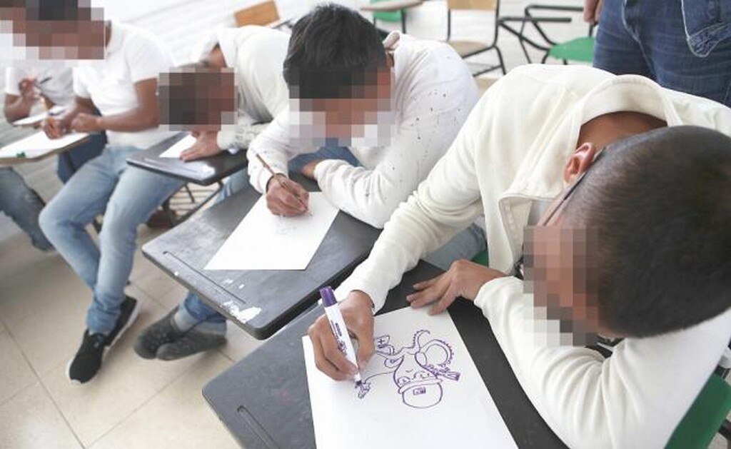 Reinserta lleva a cabo un taller de caricatura de 10 sesiones en el Centro de Reinserción Juvenil La Quinta del Bosque, en el que los jóvenes internos aprenden a expresar sus emociones. (JORGE ALVARADO. EL UNIVERSAL)