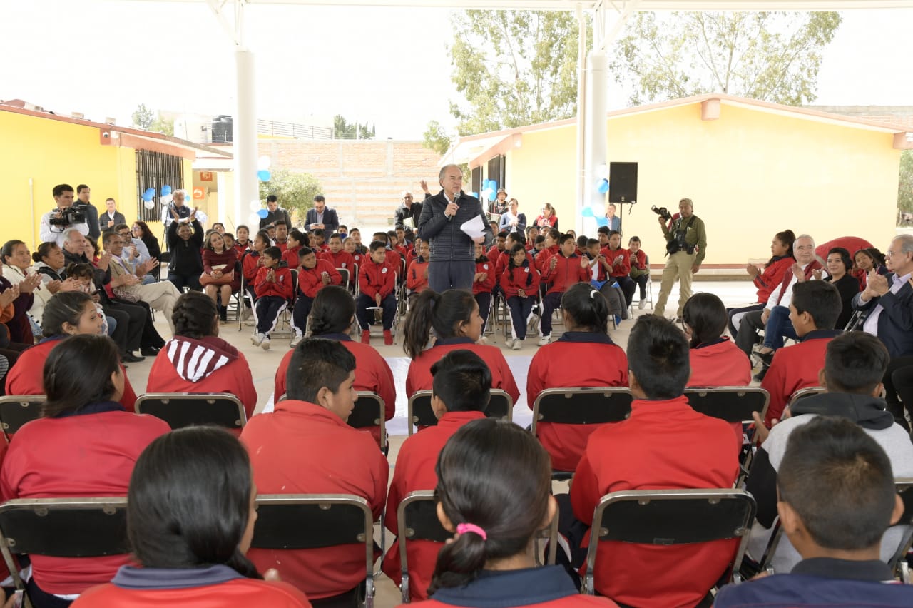 JMCL entrega obras en telesecundarias de SLP