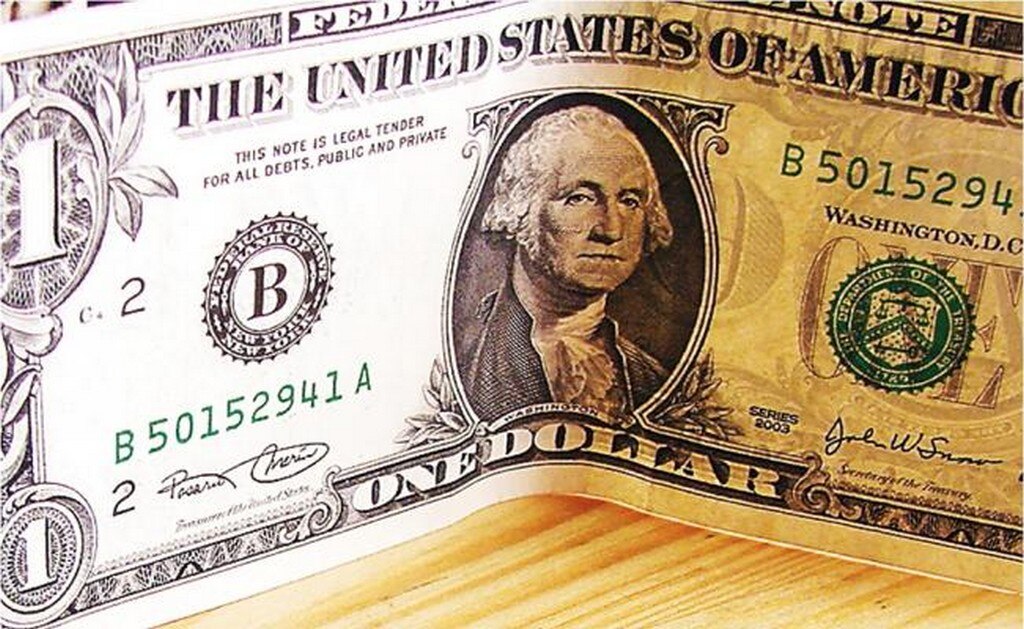 Dólar amanece en 19.45 pesos a la venta en el aeropuerto de la CDMX