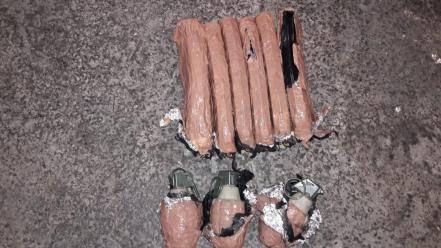 Encuentran granadas en caja de pañales