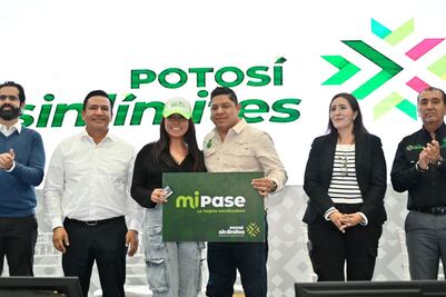 Entrega Gallardo 2 mil 500 tarjetas Mi Pase de subsidio para transporte a estudiantes en SLP