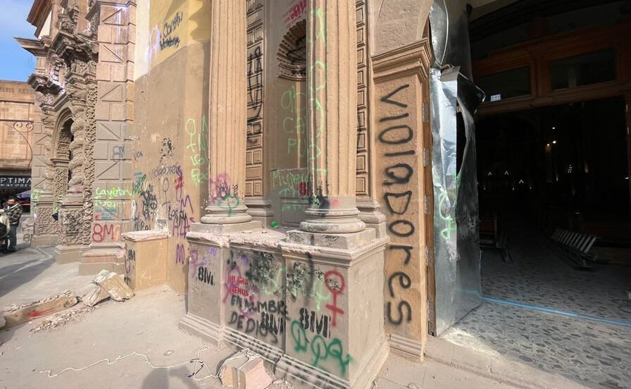 Sacerdote critica “profanación” al Templo de la Compañía en SLP durante marcha del 8M; advierte que habrá denuncia ante fiscalía