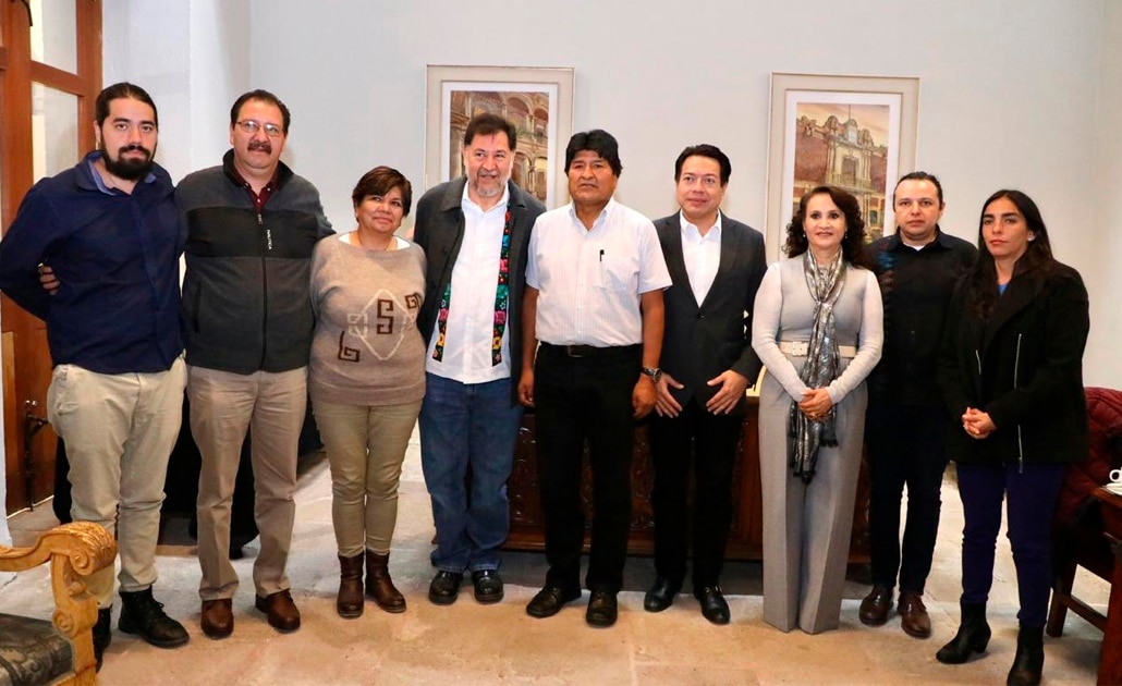Legisladores de Morena analizan hacer la “vaquita” para Evo Morales