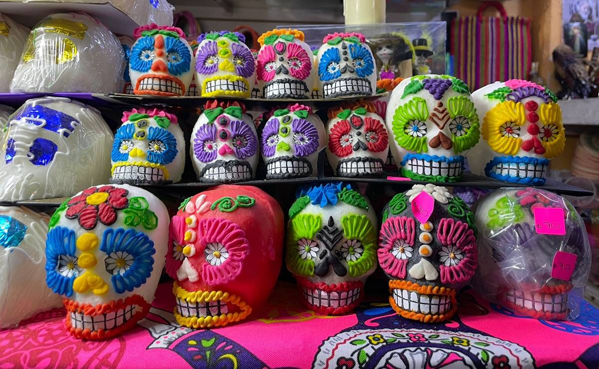 Calaveritas y cempasúchil, estrellas del Mercado Hidalgo por Día de Muertos