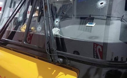 Chofer de autobús evade ataque armado y pone a salvo a pasajeros en carretera de SLP; resultó herido