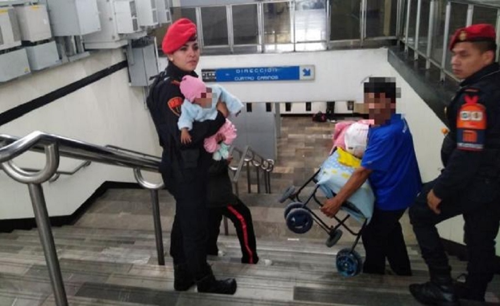 Mujer intenta arrojar a su bebé al Metro de la CDMX