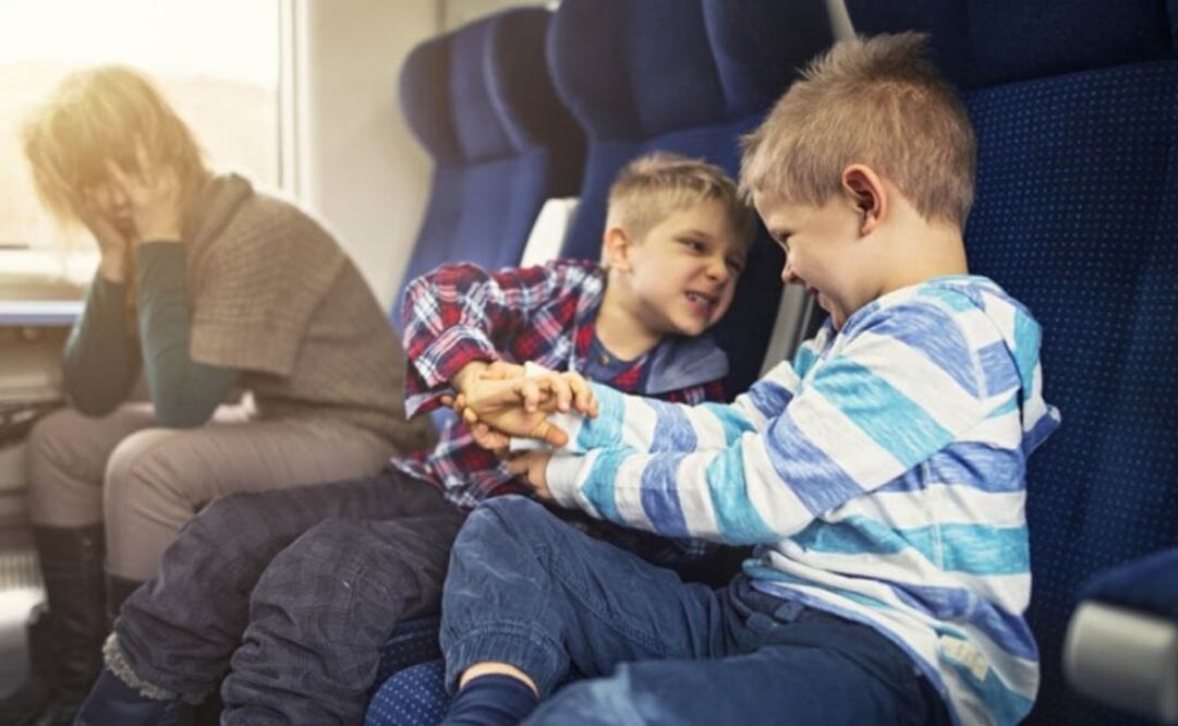 Algunos pasajeros elogian a los transportadores que les advierten de los niños que estarían cerca de sus sillas. Foto: Getty Images