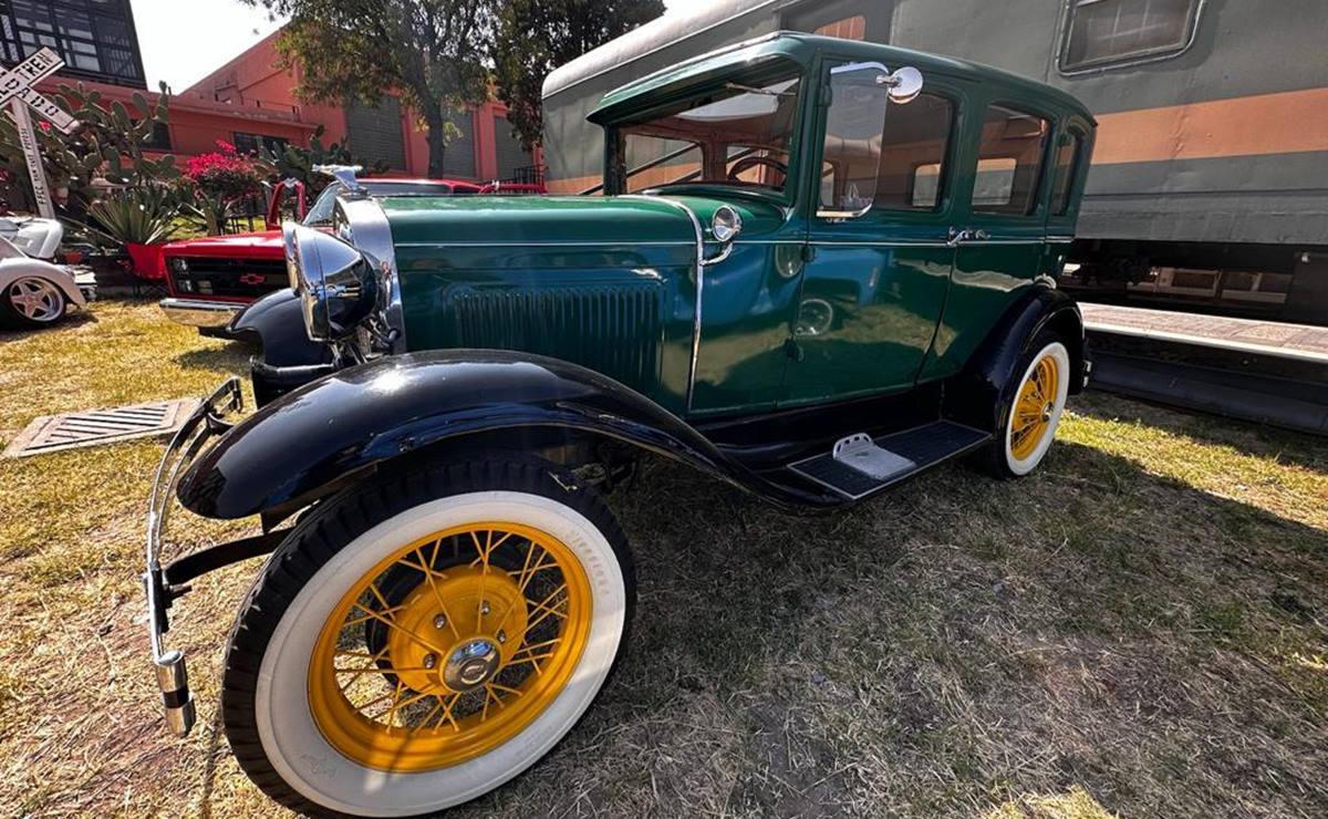 Así fue la exhibición de autos clásicos en el Museo del Ferrocarril de SLP 