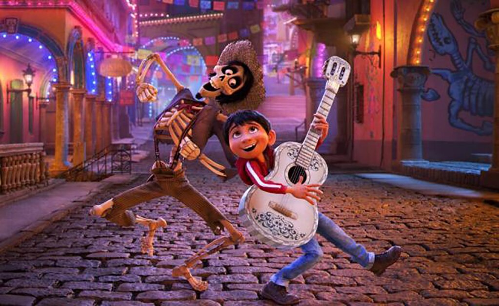 "Coco” gana Oscar de Cinta animada y suena el "Viva México"