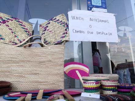 Cambiar artesanías por despensa, así enfrentan oaxaqueños la pandemia en San Luis Potosí 