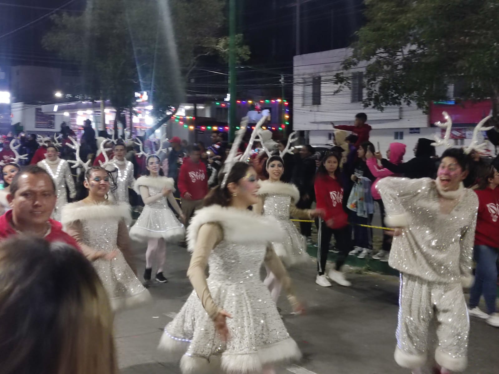 Bailarines fueron parte del gran espectáculo navideño en SLP