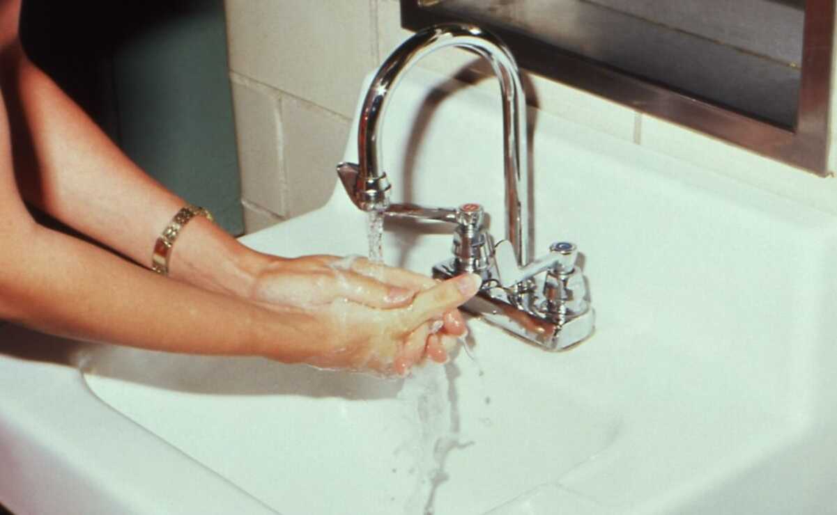 Pese a que acabó la emergencia sanitaria por Covid-19, piden a potosinos mantener medidas sanitarias. Foto: Especial