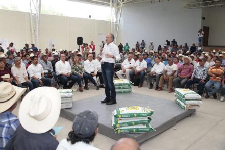 Tras tromba en Matehuala, JMCL entrega apoyos y obras por más de cinco mdp