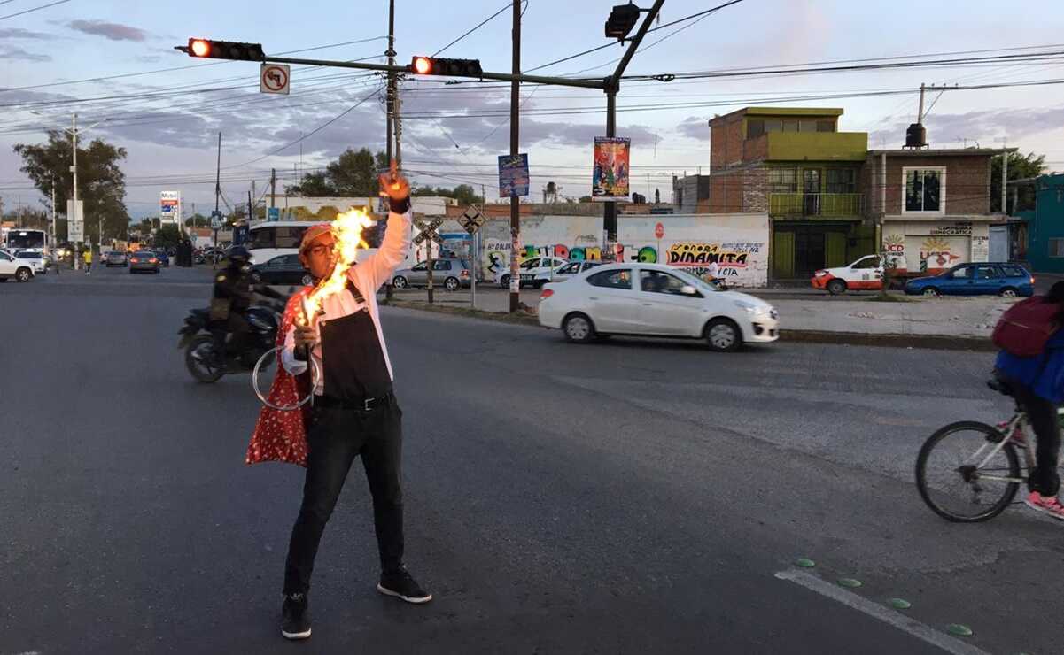 Artistas circenses de Toluca ponen toda la magia para abrirse espacios en San Luis Potosí. Fotos: Fabiola Juárez